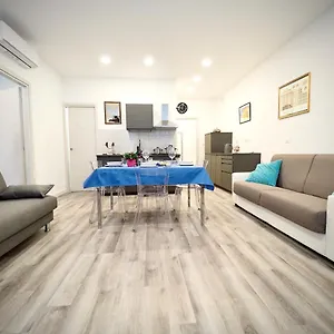 Dimora Sottoripa 24 Di Fronte All'acquario - Genovabnb It Apartment